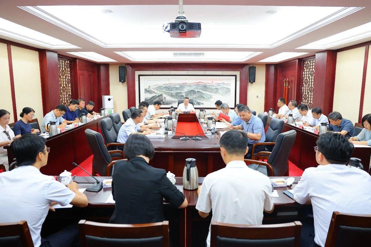 市人大常委会党组暨机关党组理论学习中心组学习（扩大）会议召开  巫欣春主持并讲话