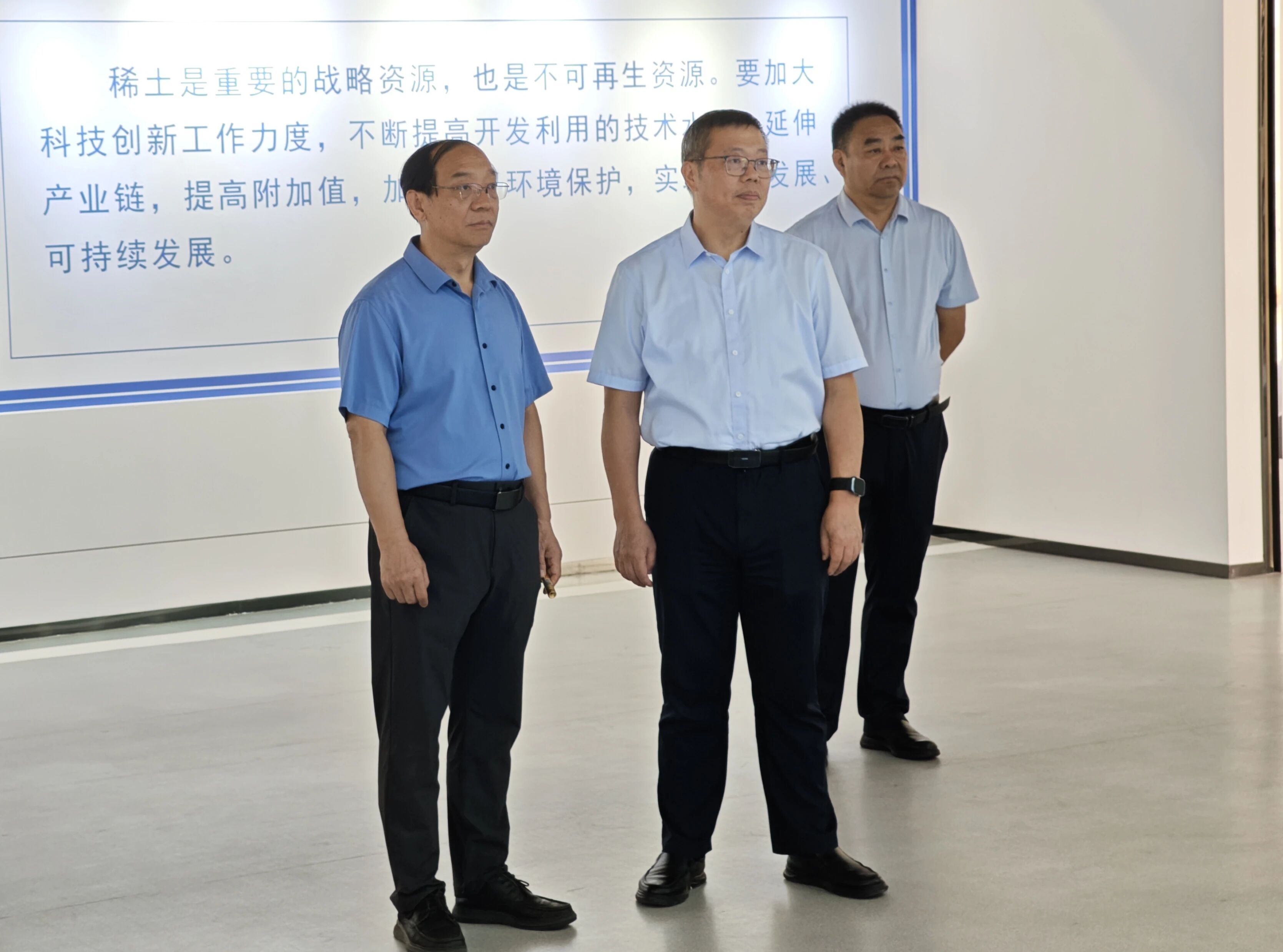 巫欣春走访部分全国人大代表、省人大常委会委员